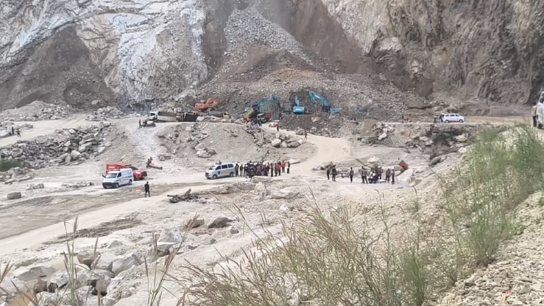 Update Longsor Tambang Gunung Kuda, 8 Korban Masih Dalam Pencarian