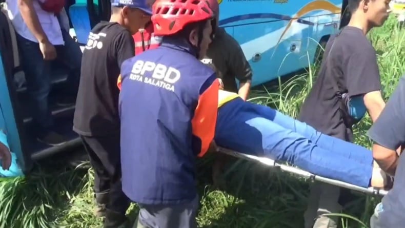 Bus Rem Blong Kecelakaan di Salatiga Bawa Rombongan Wisata asal Pasuruan