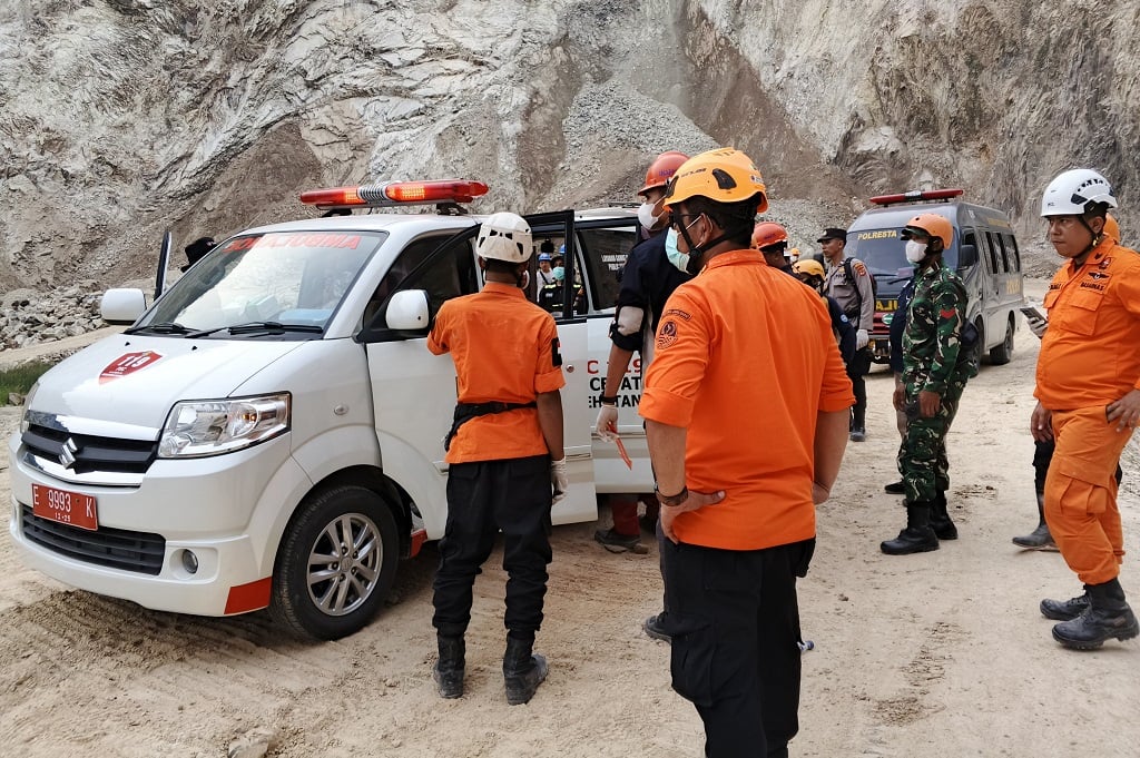 17 Tewas akibat Longsor Gunung Kuda Cirebon, Mensos Siapkan Santunan