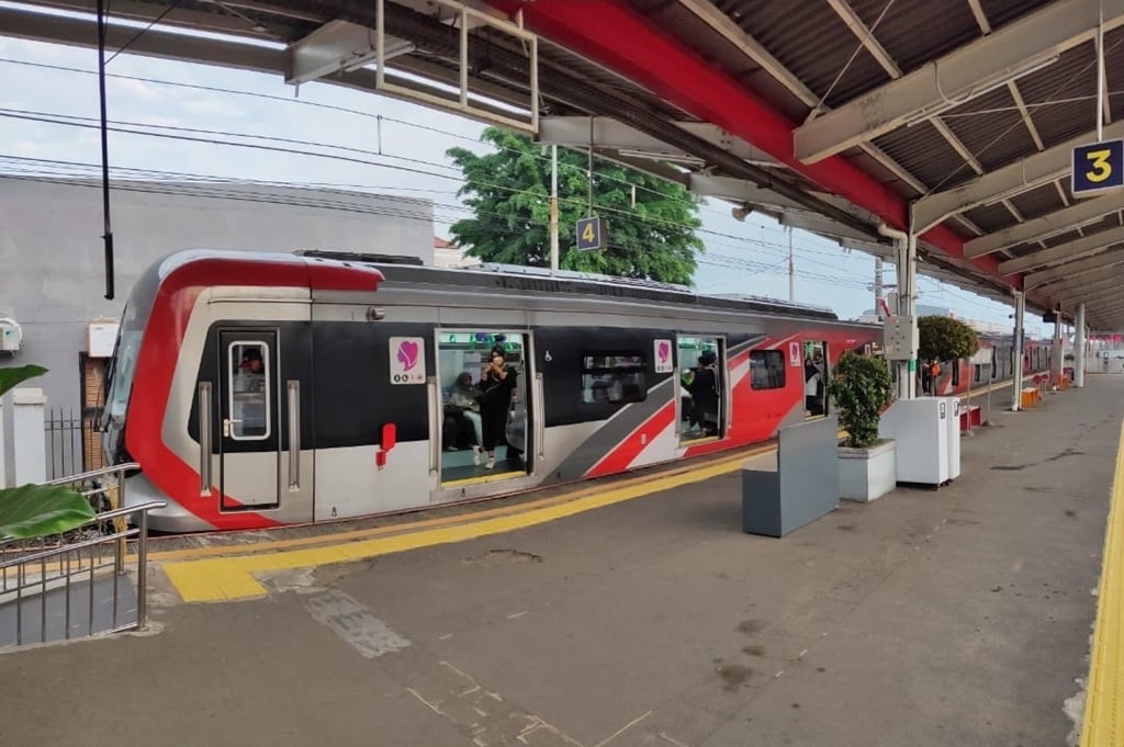 KRL Baru dari China Mulai Beroperasi Hari Ini di Jalur Bogor dan Cikarang