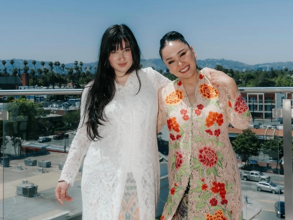 Foto-Foto Pernikahan Stephanie Poetri Digelar Simpel di Los Angeles, Titi DJ Hadir