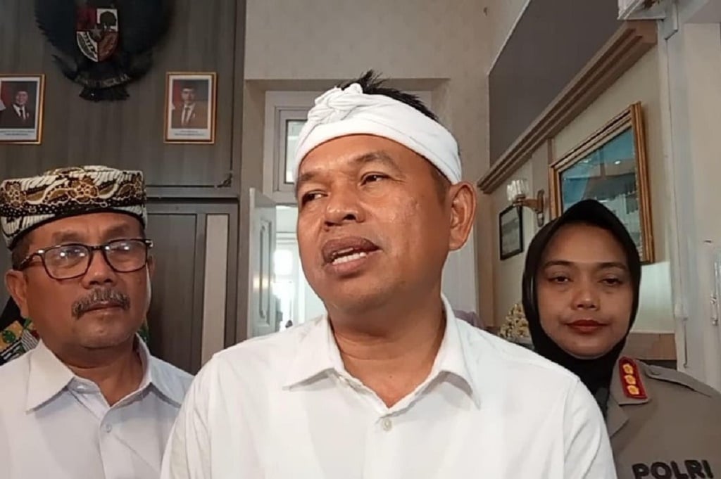Momen Haru, Dedi Mulyadi Minta Maaf ke Keluarga Korban Longsor Gunung Kuda
