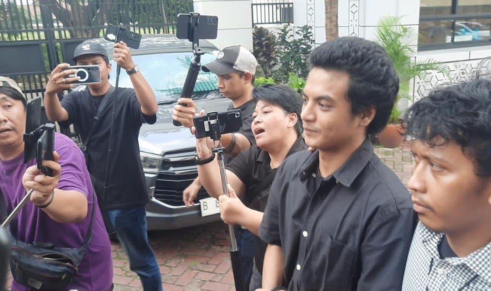 Siap Hadapi Nikita Mirzani di Persidangan, Vadel Badjideh: Sehat-Sehat Tante Nikita