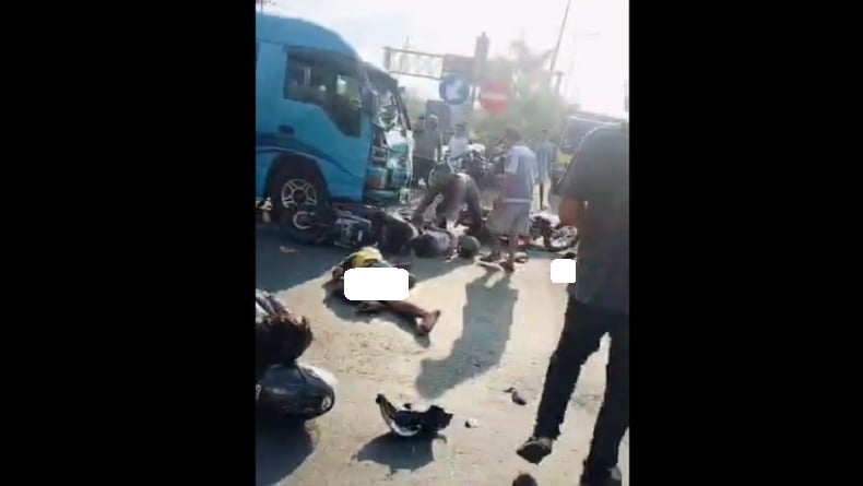 10 Kendaraan Kecelakaan Beruntun di Pasuruan, 1 Orang Tewas 7 Luka