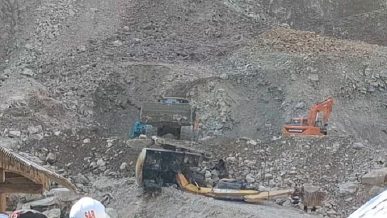 Pencarian Korban Longsor Gunung Kuda, Tim SAR Fokus di 3 Titik Terdeteksi Anjing Pelacak K9
