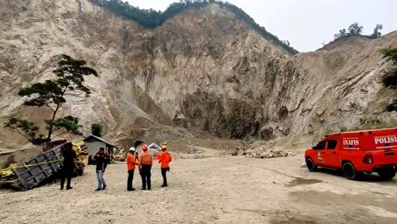 4 Orang Belum Ditemukan, Pencarian Korban Longsor Gunung Kuda Dilanjutkan Besok