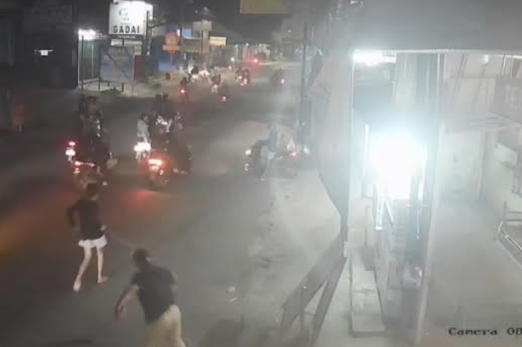 Viral Geng Motor Mengamuk di Cirebon, Lempari Rumah Warga dan Rusak Fasilitas Umum