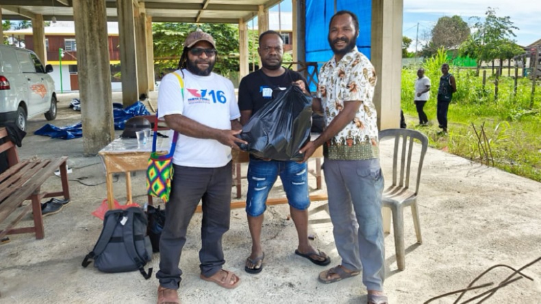 DPW Perindo Papua Tengah Dorong Anak-anak Pengungsi Intan Jaya Tetap Semangat Belajar