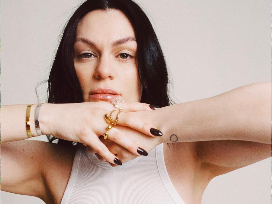 Jessie J Umumkan Kena Kanker Payudara, Minta Didoain Netizen    