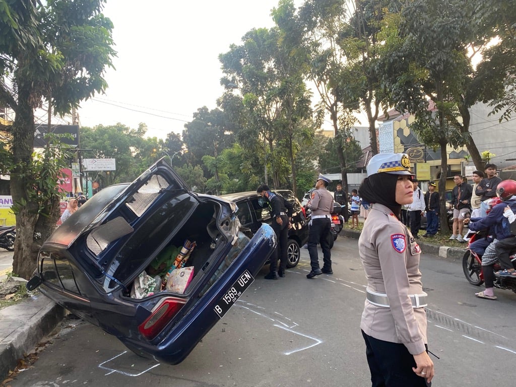 Dua Mobil Terlibat Kecelakaan di Bogor, 1 Pengemudi Tewas