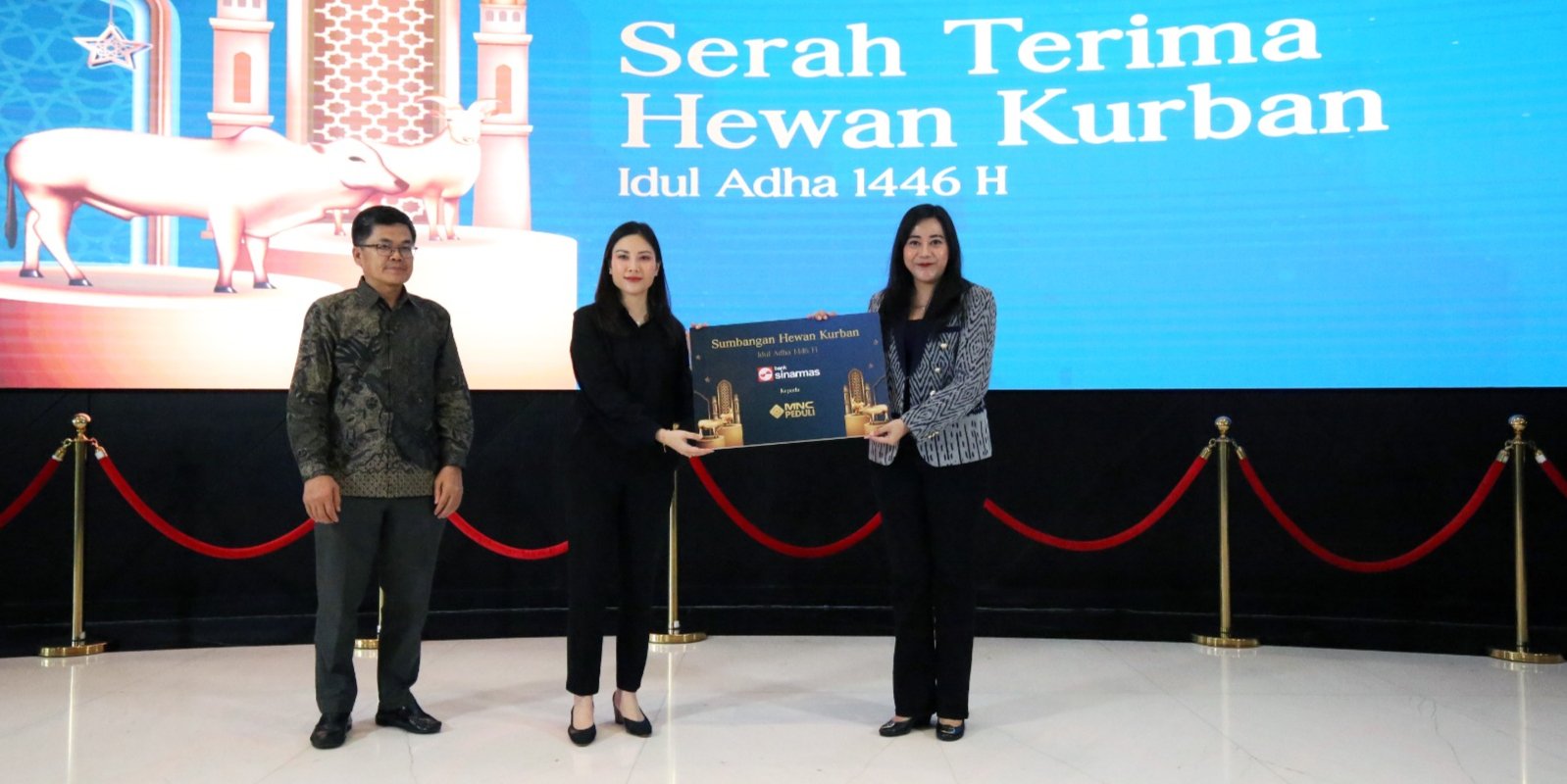 MNC Sekuritas dan Bank Sinarmas Serahkan Donasi Kurban melalui MNC Peduli
