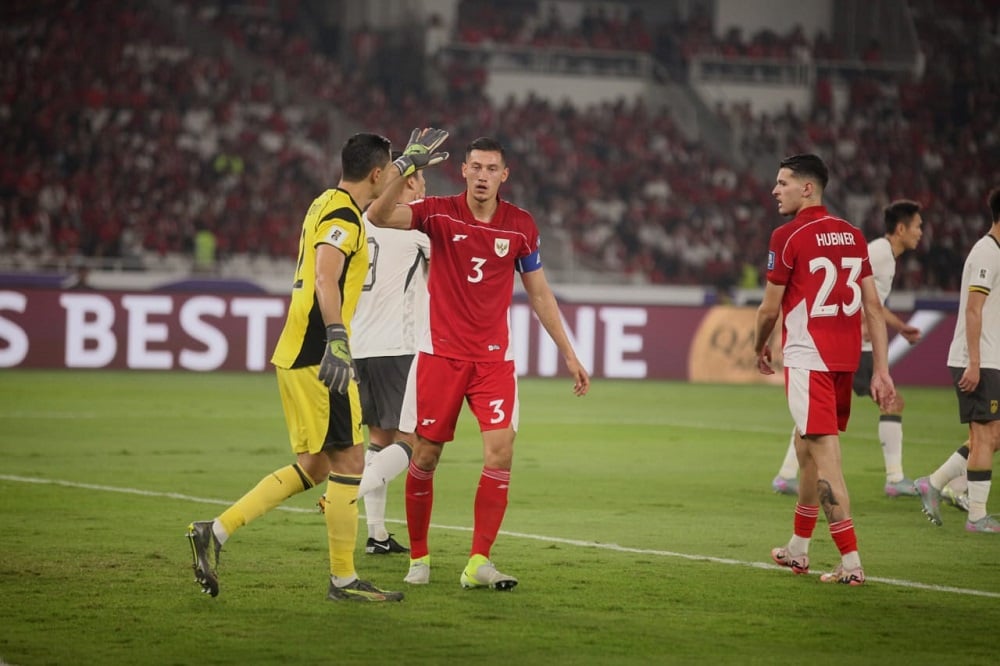 Jay Idzes Ospek Beckham Putra: Momen Kocak di Laga Timnas Indonesia Vs China