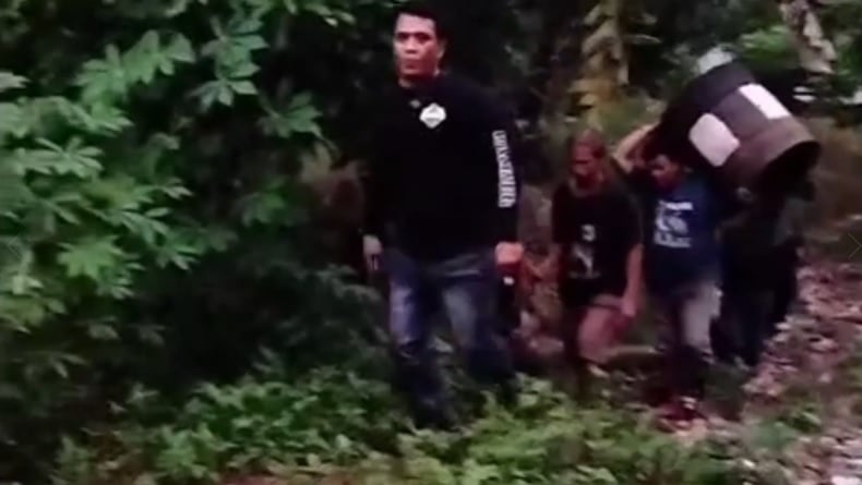 Penggerebekan Sabung Ayam di Gowa, 3 Orang Ditangkap Uang Taruhan Disita
