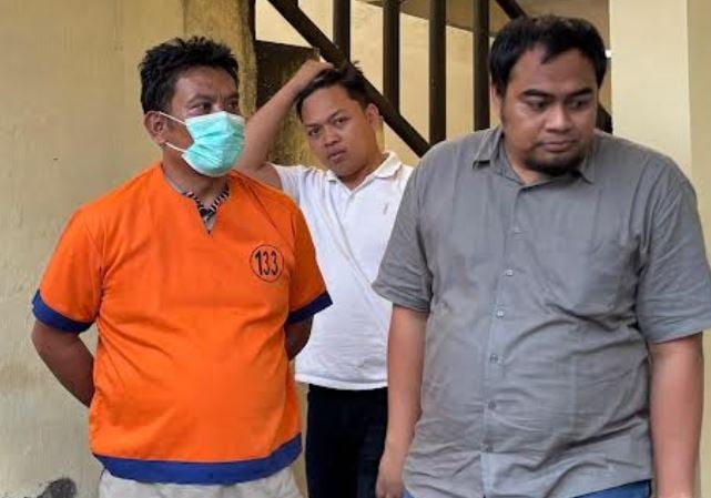 Penampakan Ayah Farel Prayoga Pakai Baju Tahanan usai jadi Tersangka Judi Online