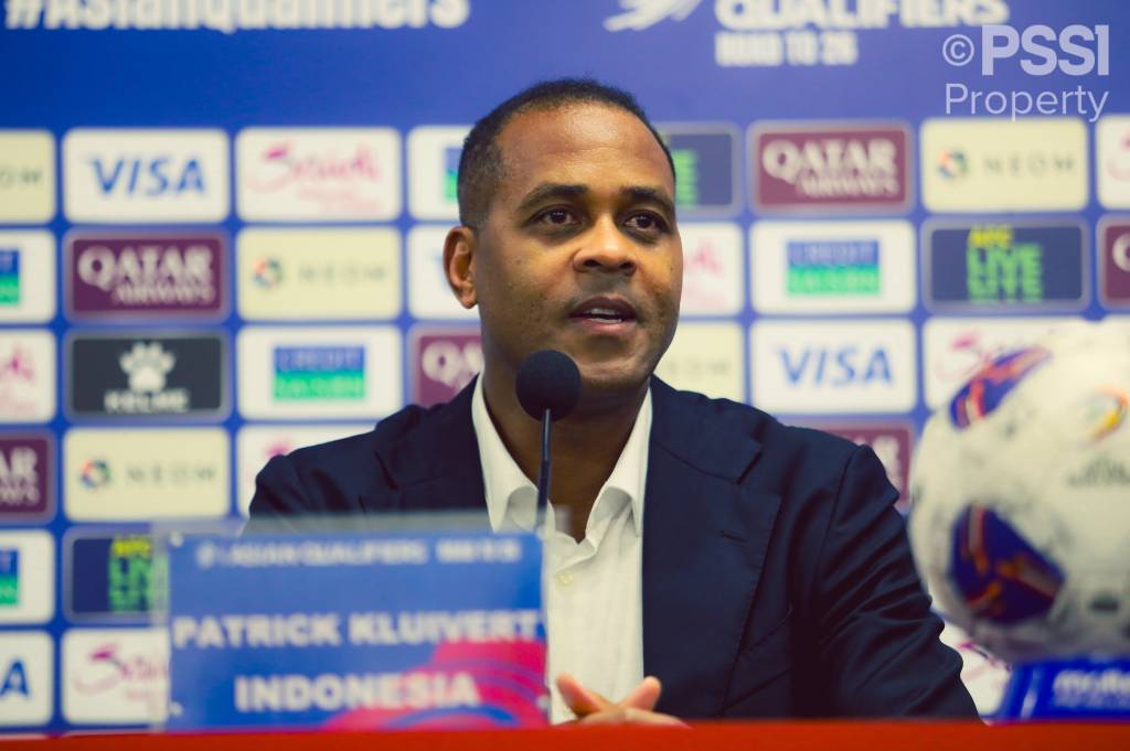 Kluivert Blak-blakan Ungkap Alasan Timnas Indonesia Tak Berdaya Lawan Jepang