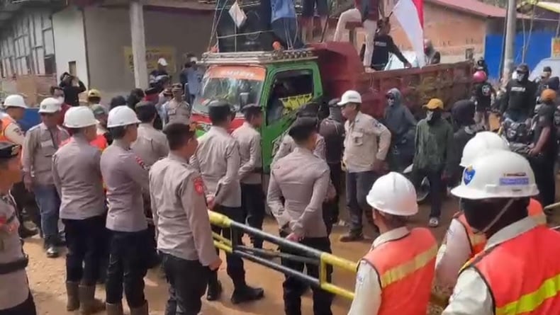 Ratusan Warga Geruduk Proyek Smelter PT CNI, Nyaris Bentrok dengan Petugas