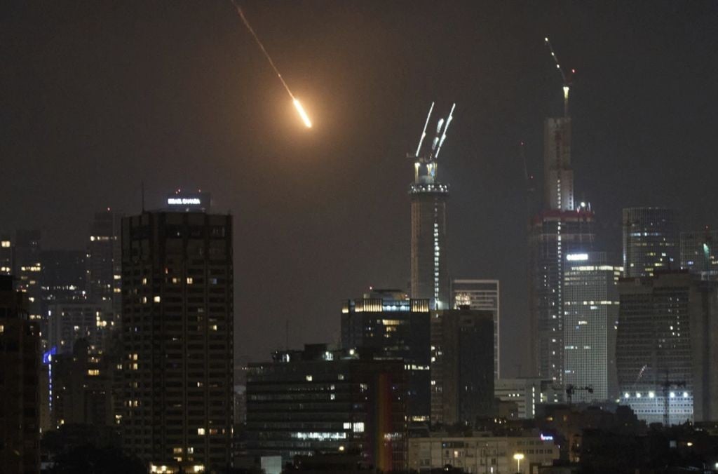 Makin Ruwet! Iran Ancam Serang Pangkalan AS, Inggris dan Prancis jika Bantu Israel 