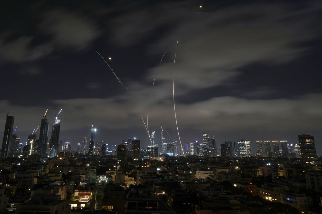 Suara Sirene Menggema di Seantero Israel, Iran Kirim Rudal lagi!