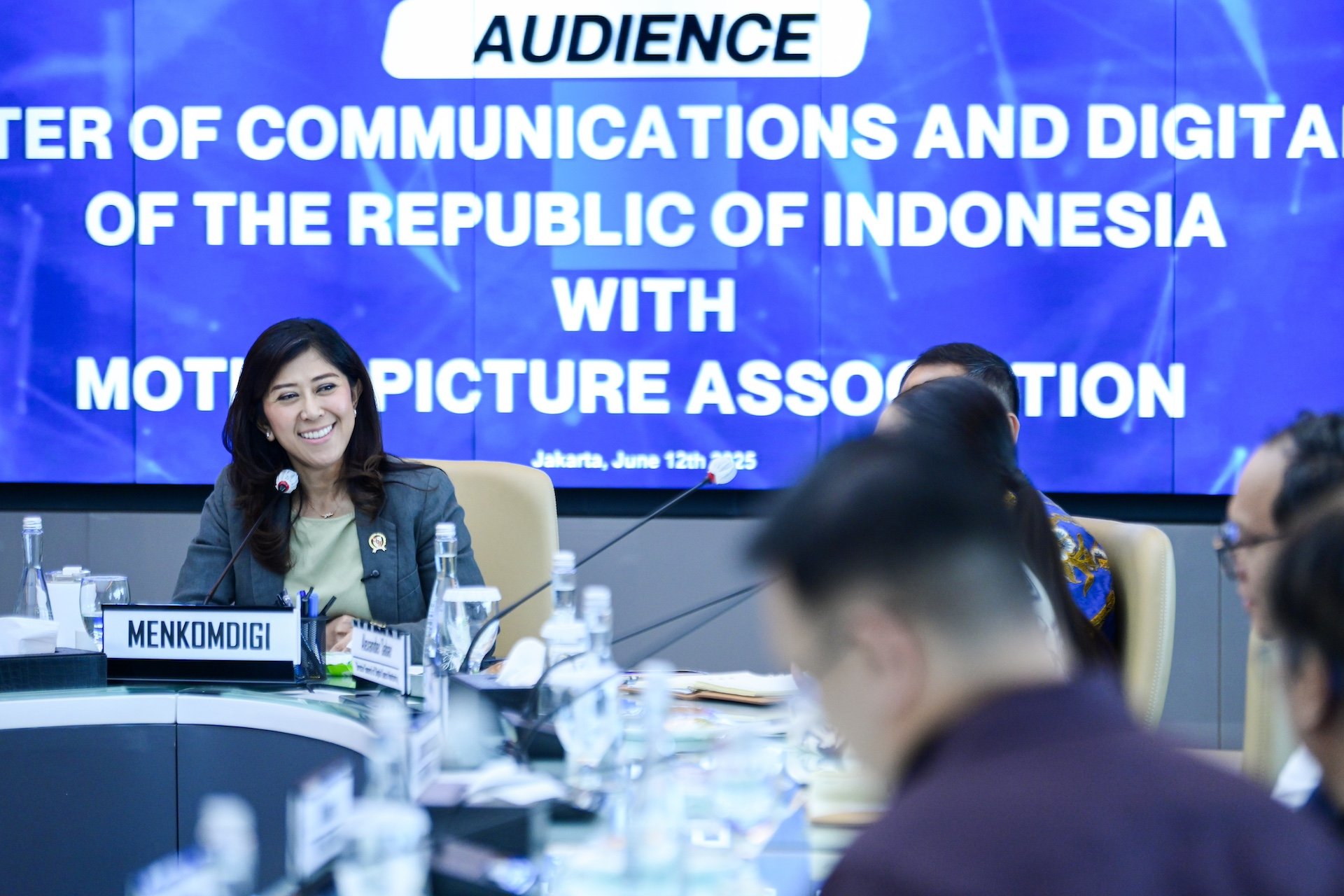 Menteri Meutya Hafid Minta Platform OTT Asing Tak Kuasai Pasar Indonesia