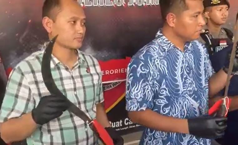 4 Anggota Gangster di Jombang Ditangkap Warga, Konvoi Bawa Pedang dan Parang