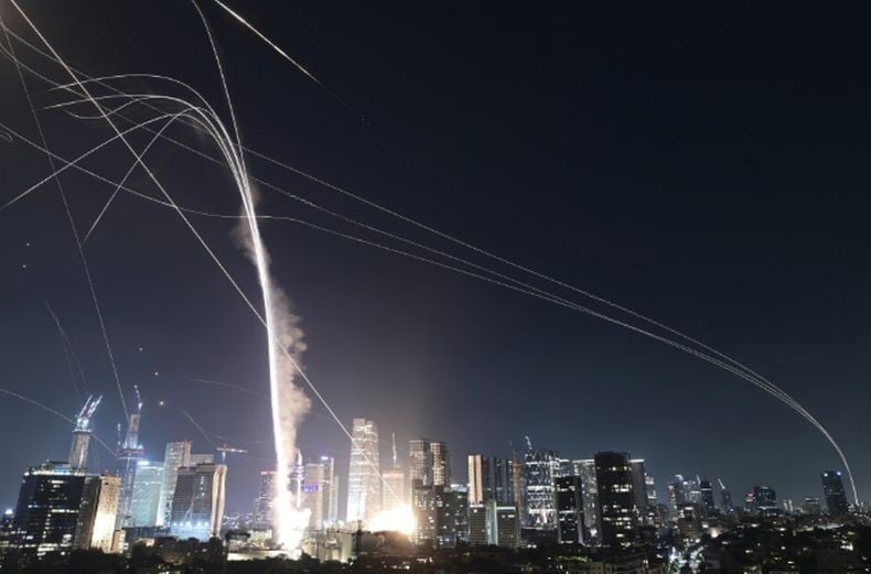 Serangan Iran ke Israel Rusak Kedubes AS di Tel Aviv