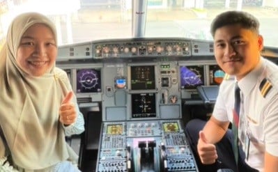 Viral Guru Naik Pesawat Pilotnya Ternyata Mantan Murid Bandel dan Jail, Netizen Auto Terharu