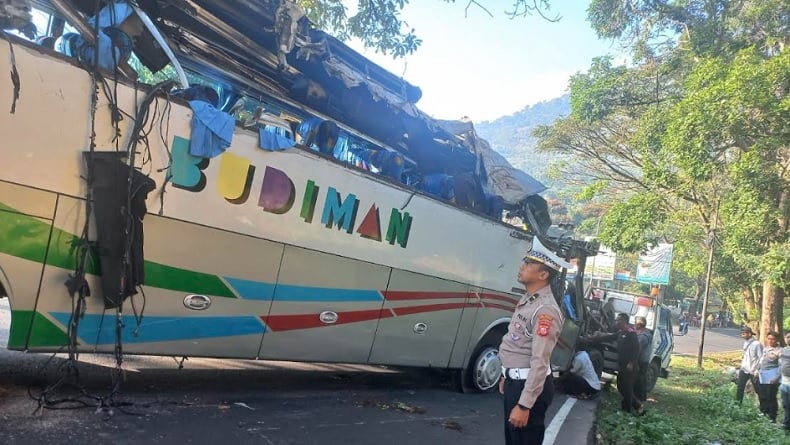 Bus Budiman Kecelakaan di Nagreg, 19 Orang Luka-Luka