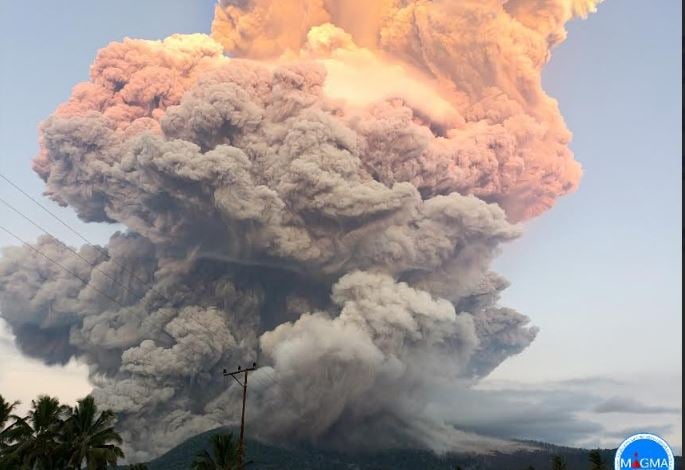 Gunung Lewotobi Laki-laki Meletus Dahsyat Hari Ini, Tinggi Kolom Abu 10.000 Meter