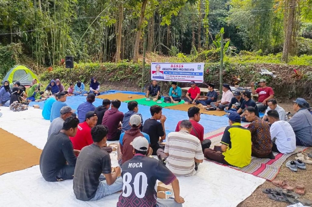 Reses Legislator Perindo NTB TGH Sholah Sukarnawadi, Serap Aspirasi Warga di Tengah Alam
