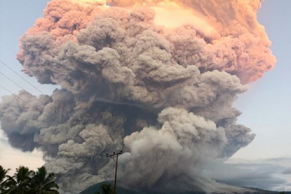 Gunung Lewotobi Laki-Laki Naik ke Level IV Awas, Radius Bahaya Diperluas!