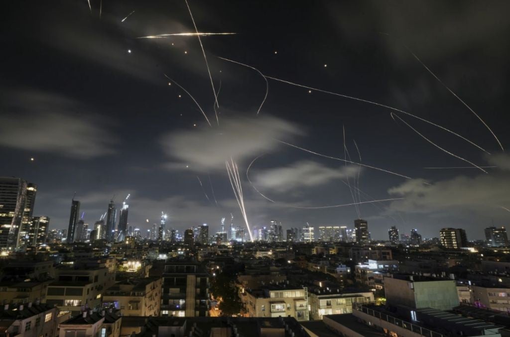 Iran Gempur Israel Tanpa Ampun, Korban Terus Berjatuhan
