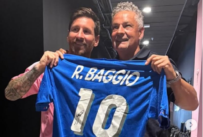 Viral Lionel Messi Terharu Dapat Hadiah Khusus dari Roberto Baggio