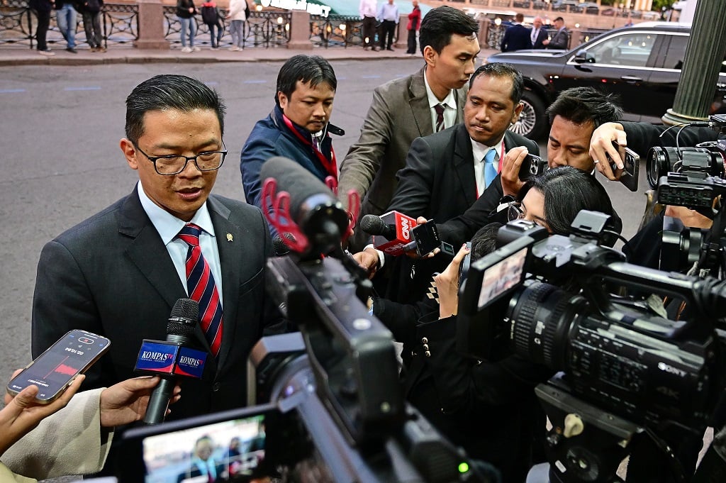 Pesawat Tak Bisa Lintasi Iran, 380 WNI Dievakuasi Lewat Jalur Darat