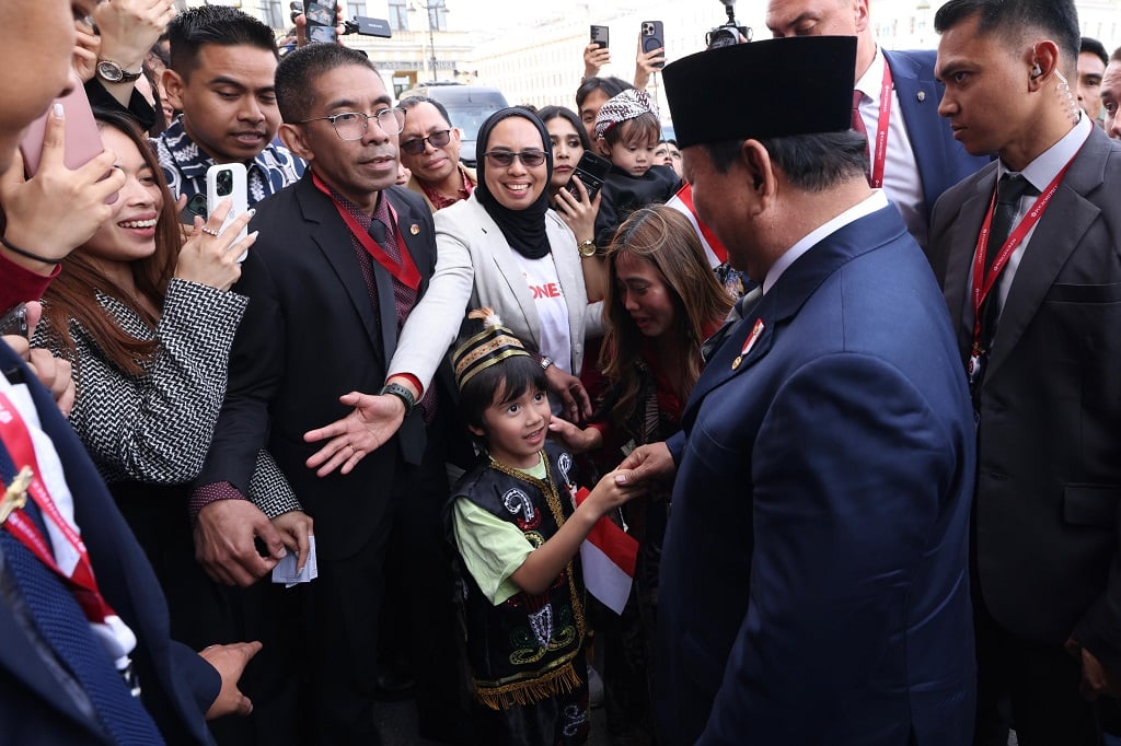 Gemas! Anak Diaspora Minta Mainan Lego ke Prabowo di Rusia