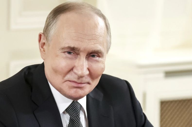 Putin: Iran Belum Meminta Bantuan Militer