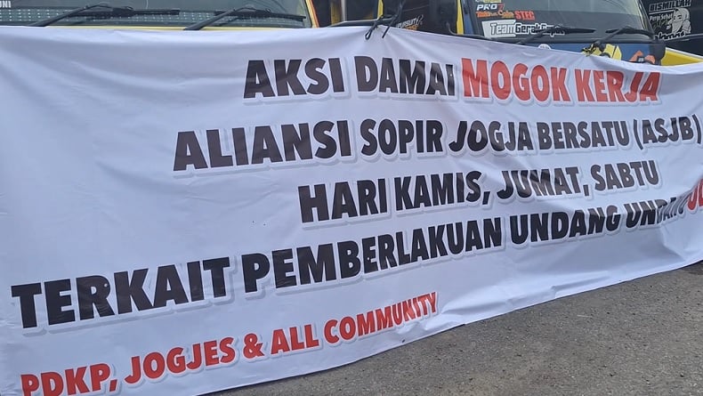 Ratusan Sopir Truk Mogok Kerja di JJLS Kulon Progo, Tolak Aturan Zero ODOL