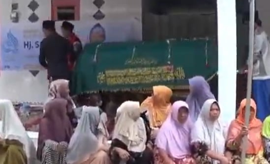 2 Jemaah Haji Lansia Bangkalan Wafat di Pesawat 1 Jam Sebelum Tiba di Juanda