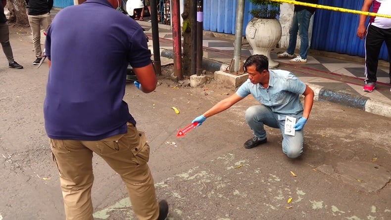 Olah TKP dan Kumpulkan Bukti, Polisi Buru Komplotan Perampok Toko Emas di Lumajang
