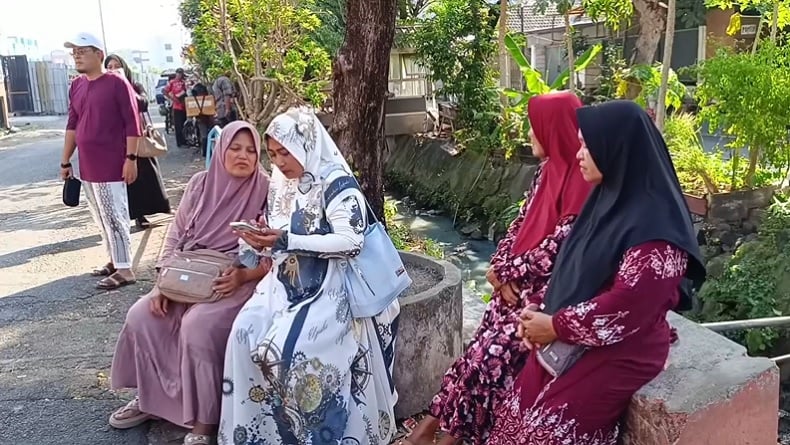 Teror Bom Meresahkan Keluarga Jemaah Haji Debarkasi Surabaya Kloter 33 