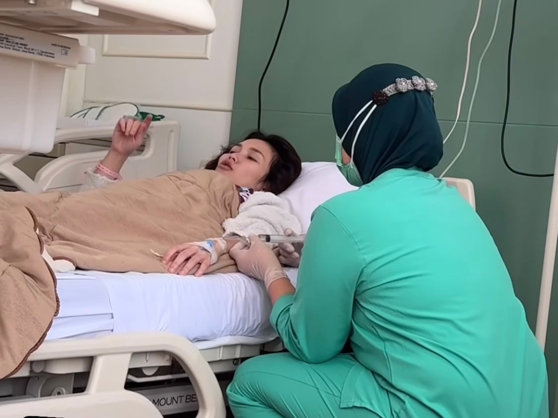 Iis Dahlia Duga Ayu Ting Ting Dirawat di RS gegara Rayakan Ultah Berhari-hari 