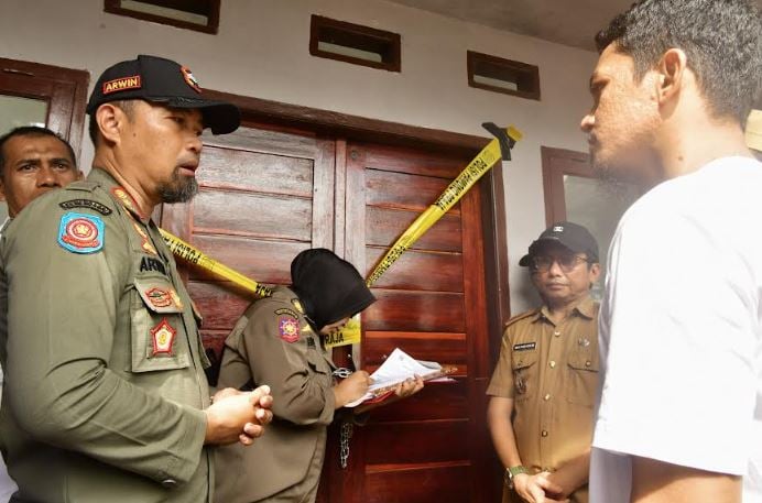 Satpol PP Tertibkan Perumahan Ilegal di Kawasan GOR Sudiang Makassar