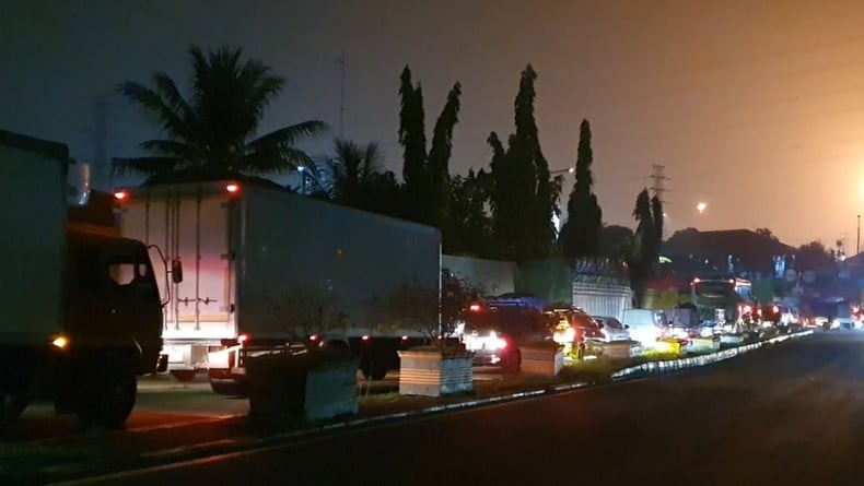Macet Mengular hingga 1 Kilometer Menuju Pelabuhan Merak, Ternyata Ini Penyebabnya
