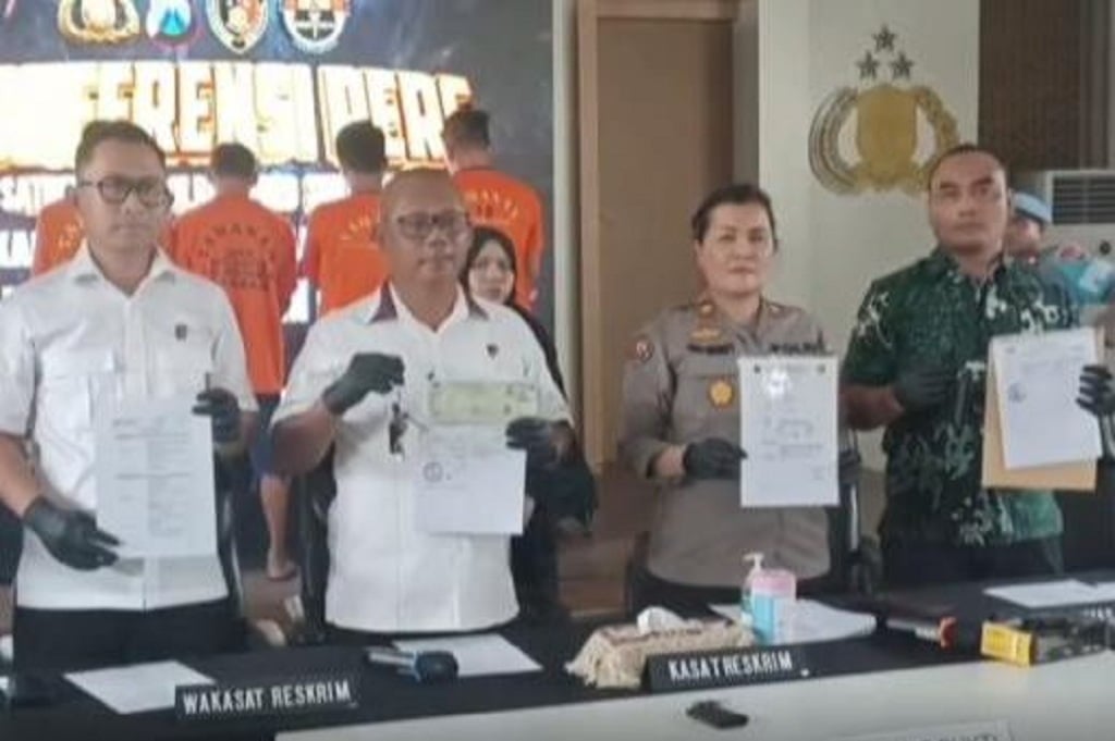 Polrestabes Surabaya Bongkar Mafia BBM Subsidi untuk Industri, 4 Orang Jadi Tersangka