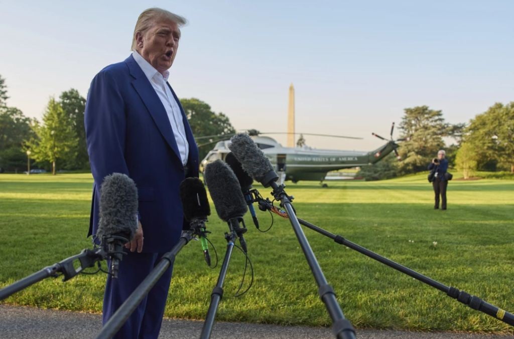 Perintahkan Serang Iran, Trump Lolos dari Pemakzulan