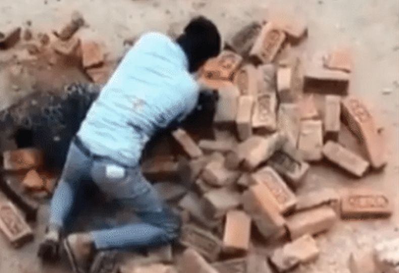 Viral, Pria Ini Menang Duel Tangan Kosong Lawan Macan Tutul