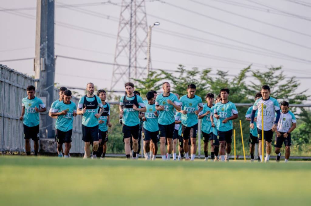 Persebaya Surabaya Genjot Fisik Pemain di GBT, Eduardo Perez Siapkan Ritme Juara!