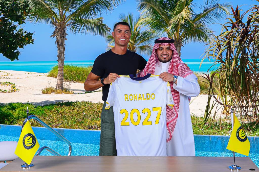 Sensasi Dunia! Kontrak Cristiano Ronaldo di Al‑Nassr Rp8,86 Triliun, Termasuk 15 Persen Saham dan Jet Pribadi