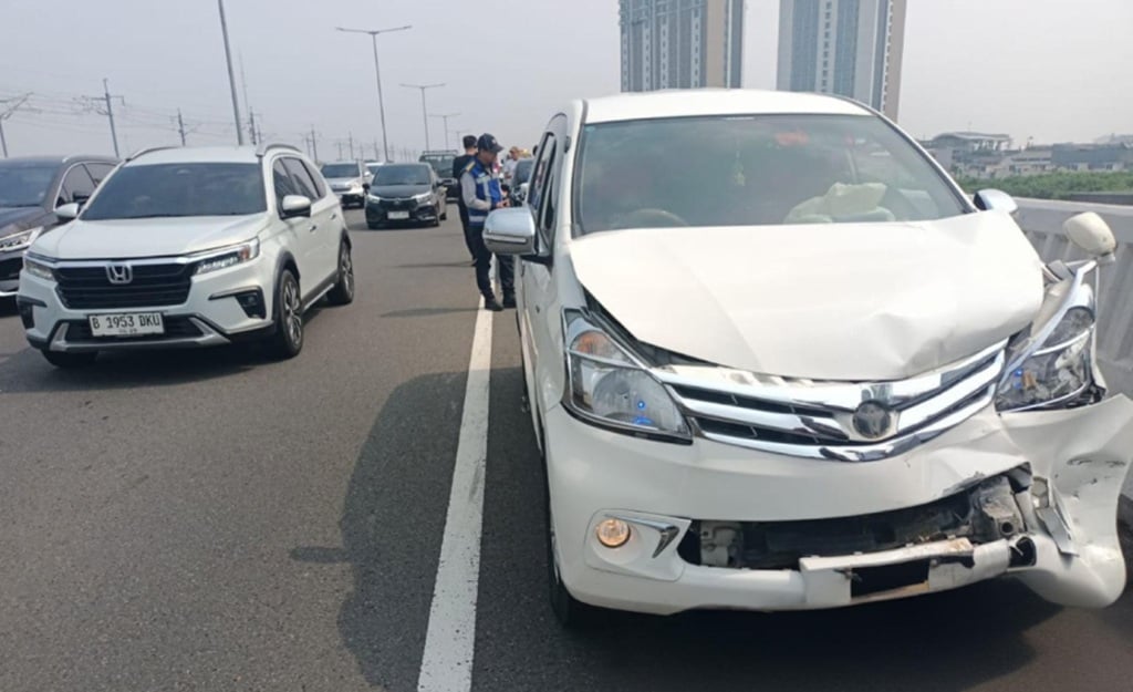 Kecelakaan Beruntun 4 Kendaraan di Tol MBZ, Dipicu Mobil Rem Mendadak