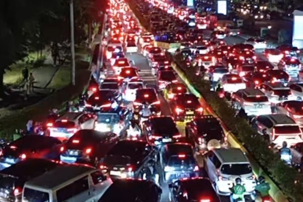 Macet Parah di Dekat PRJ Kemayoran Malam Ini, Antrean Kendaraan Mengular