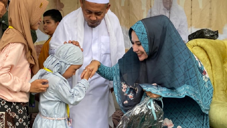 Ketua Harian DPP PJBN Ratu Ageng Rekawati Santuni Ratusan Anak Yatim di Pandeglang 